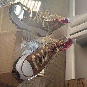 Converse chunky bottom high top sneakers